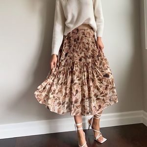 Beautiful skirt, I just don’t reach for it